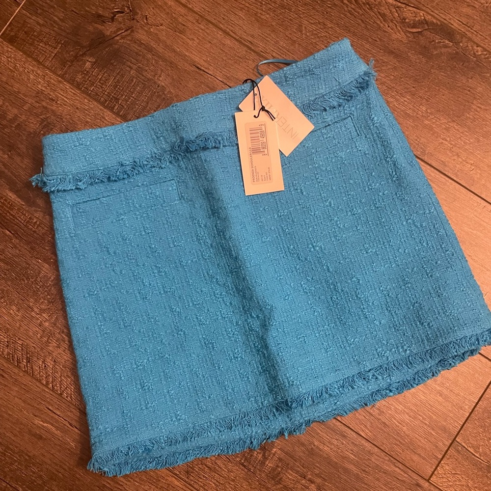 Turquoise, tweed, miniskirt – intermix
